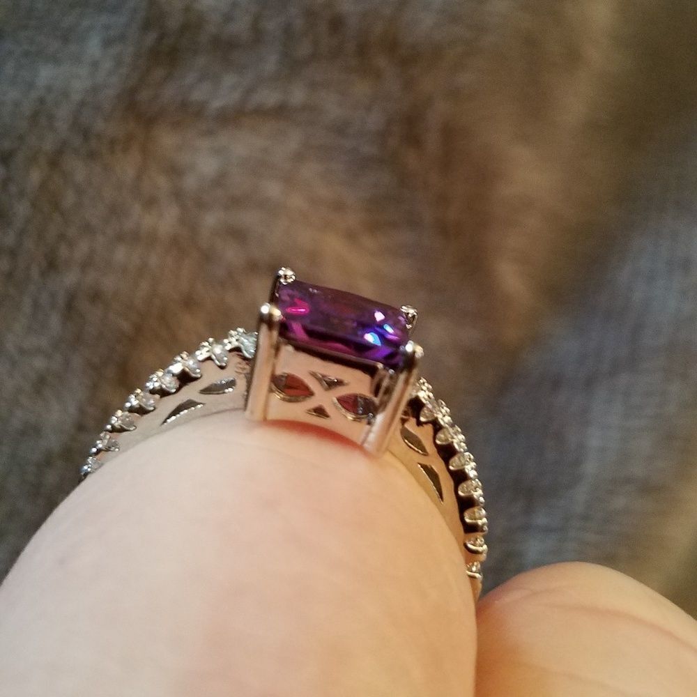 Simulated Amethyst ring. Size 8.5 - Picture 6 of 6